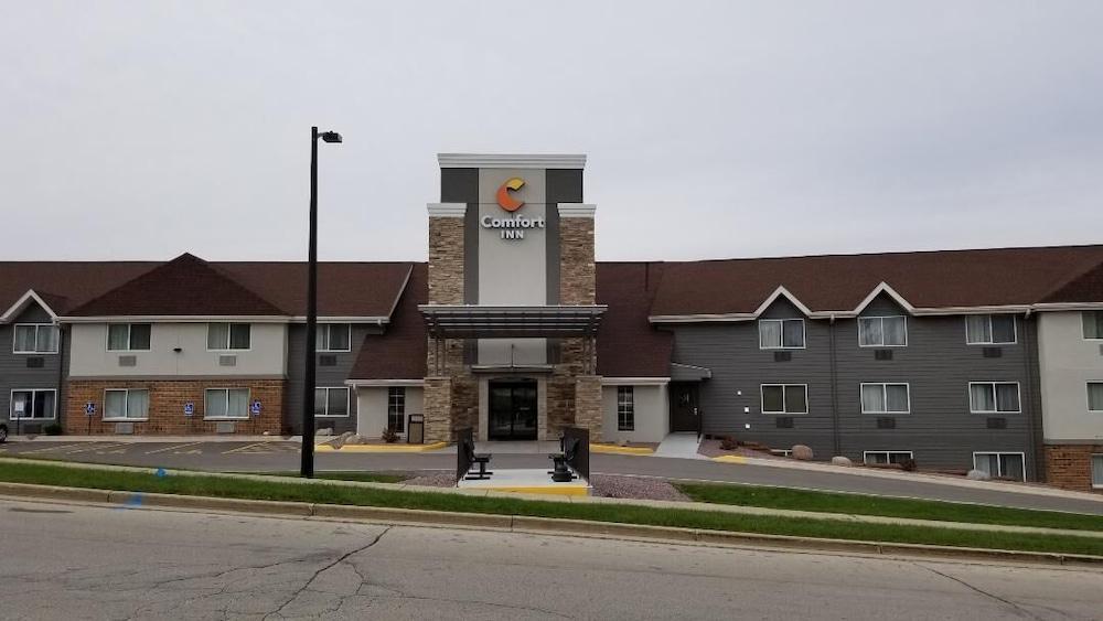 Comfort Inn Waukesha Exterior photo