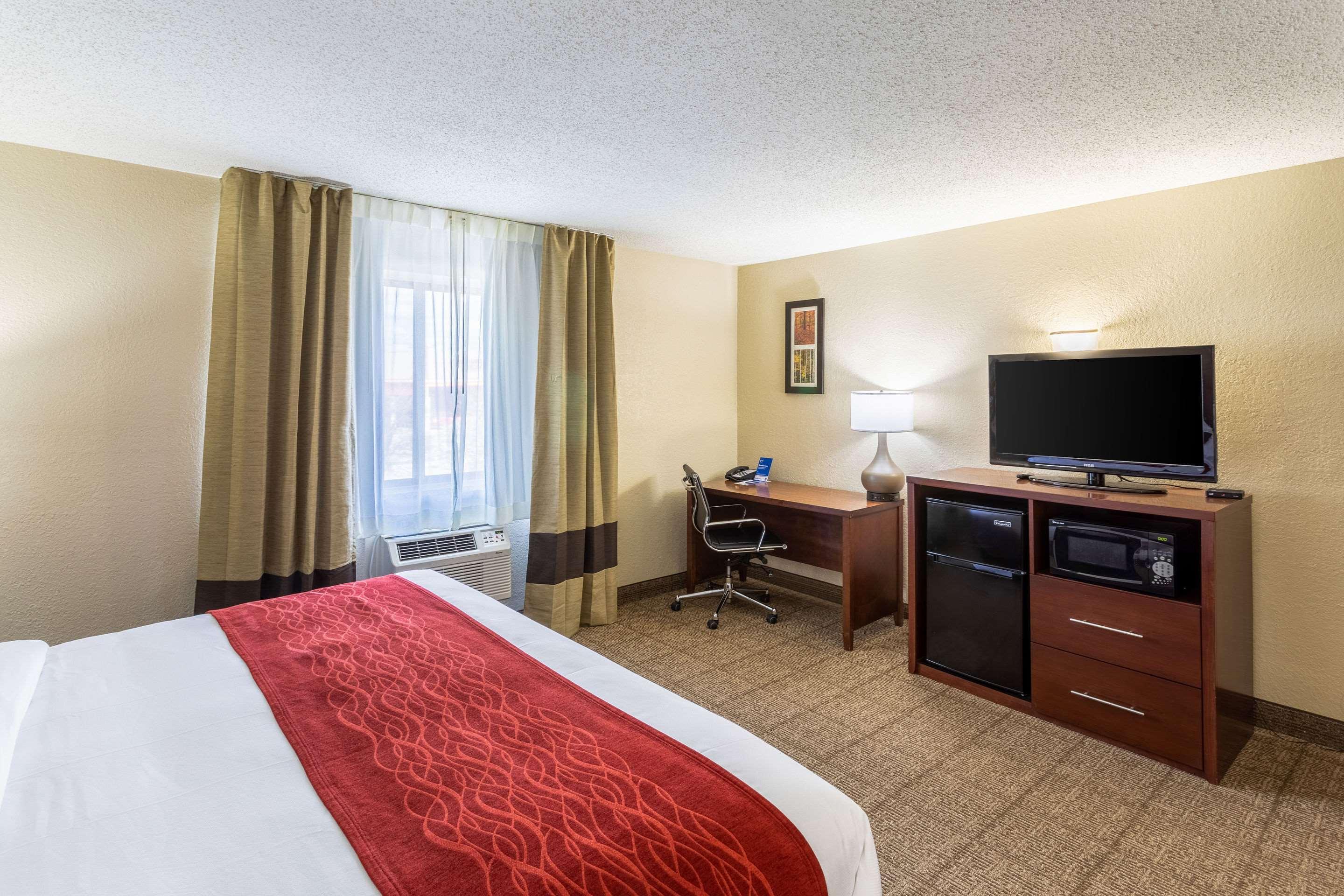 Comfort Inn Waukesha Exterior photo