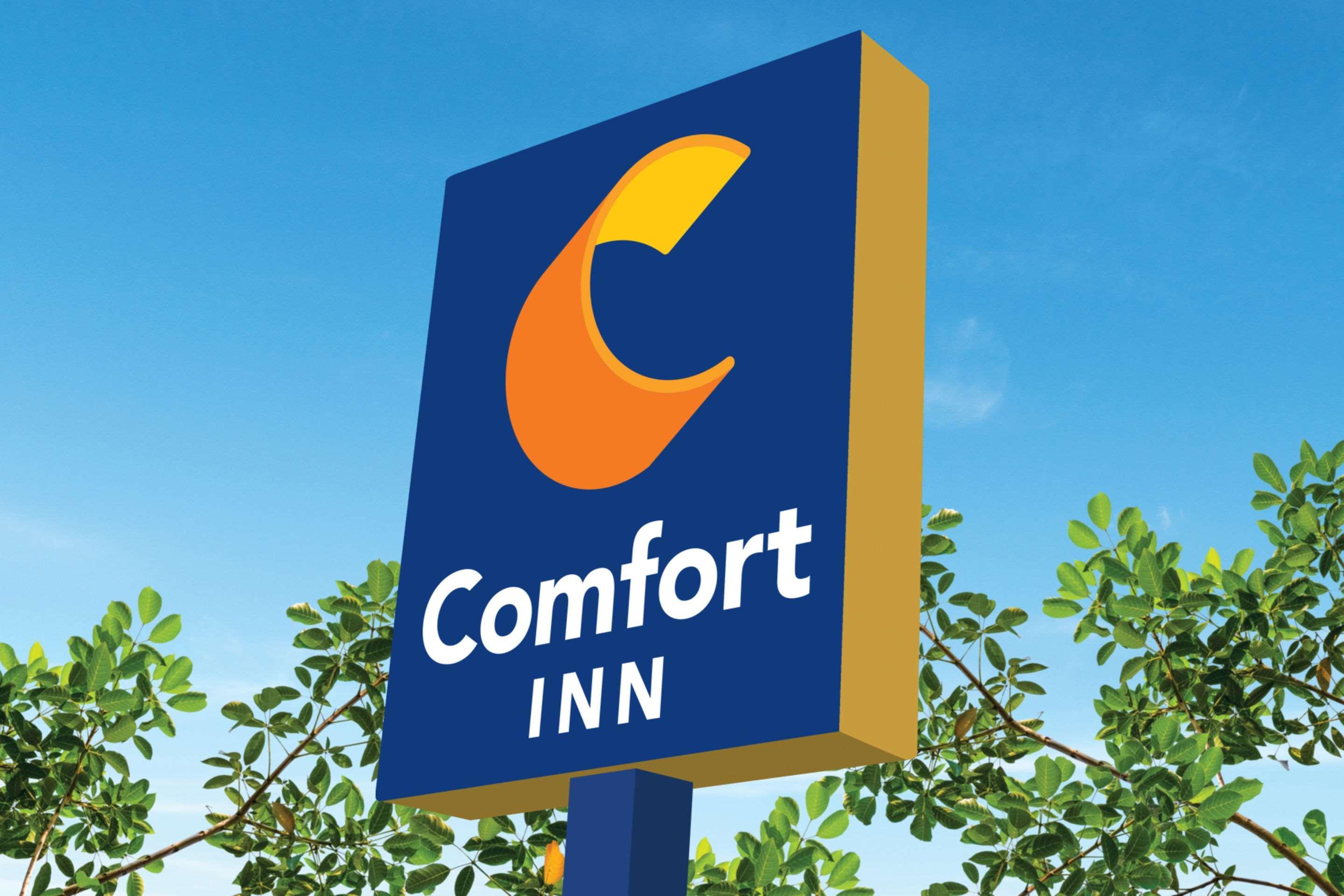 Comfort Inn Waukesha Exterior photo