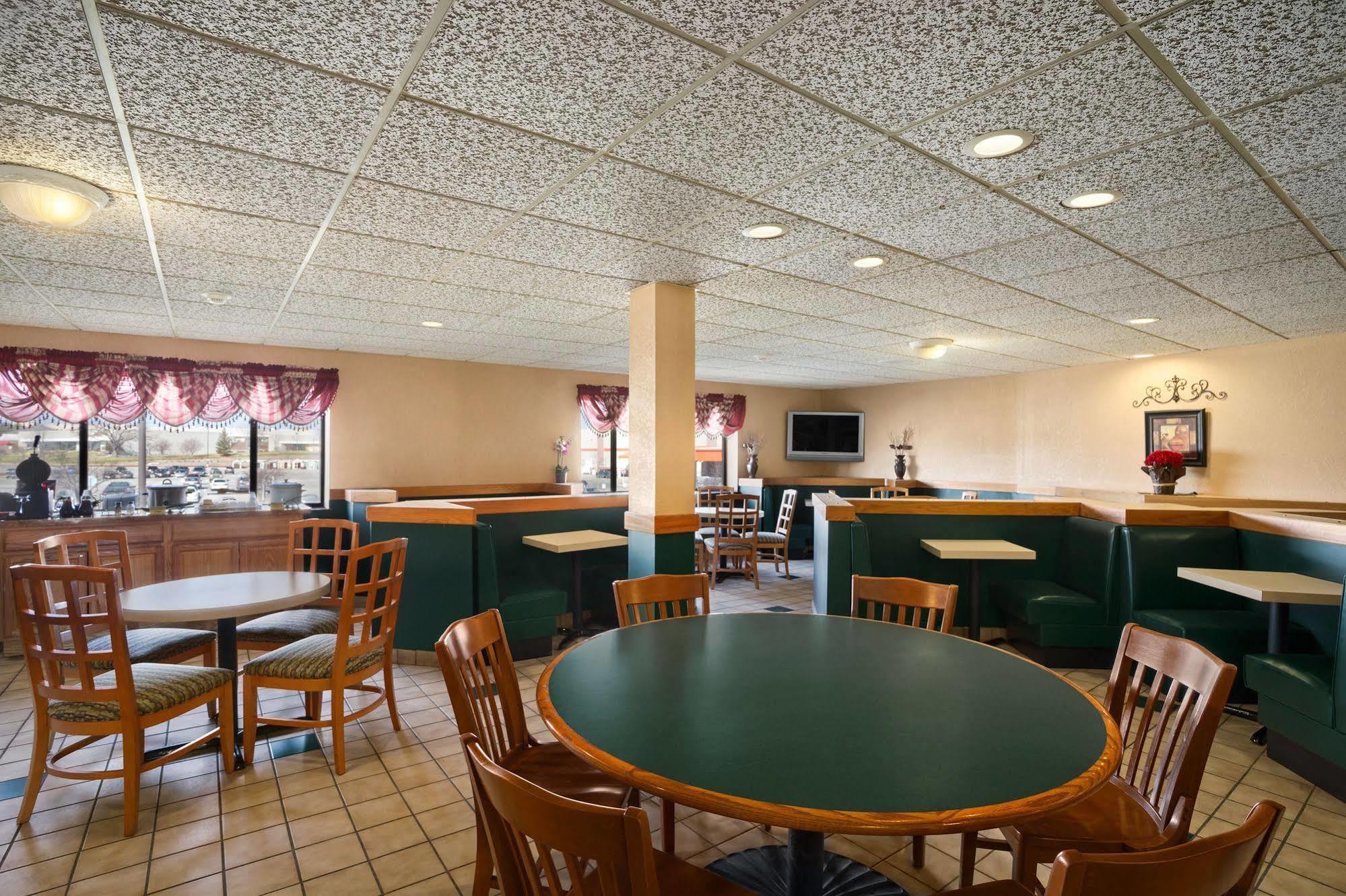 Comfort Inn Waukesha Exterior photo