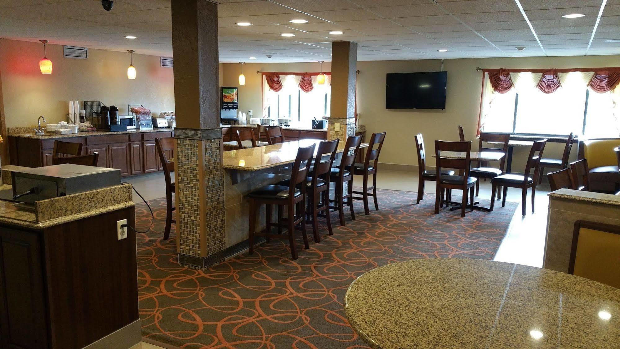 Comfort Inn Waukesha Exterior photo