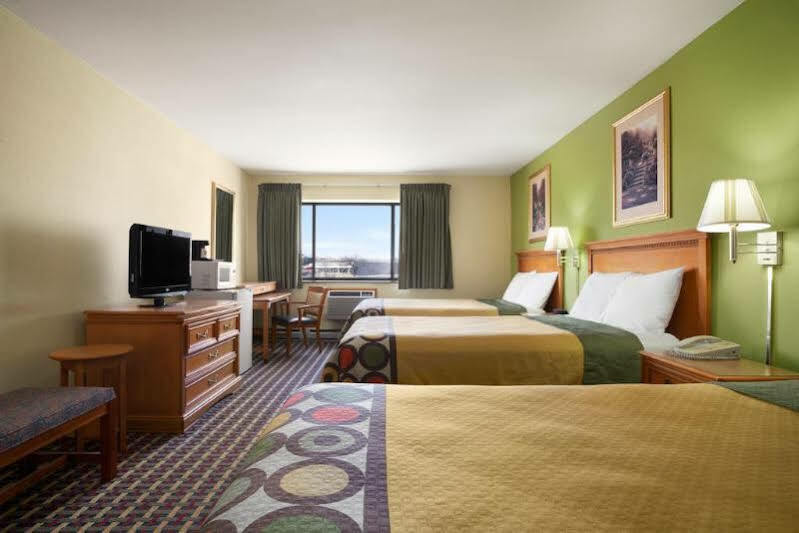 Comfort Inn Waukesha Exterior photo
